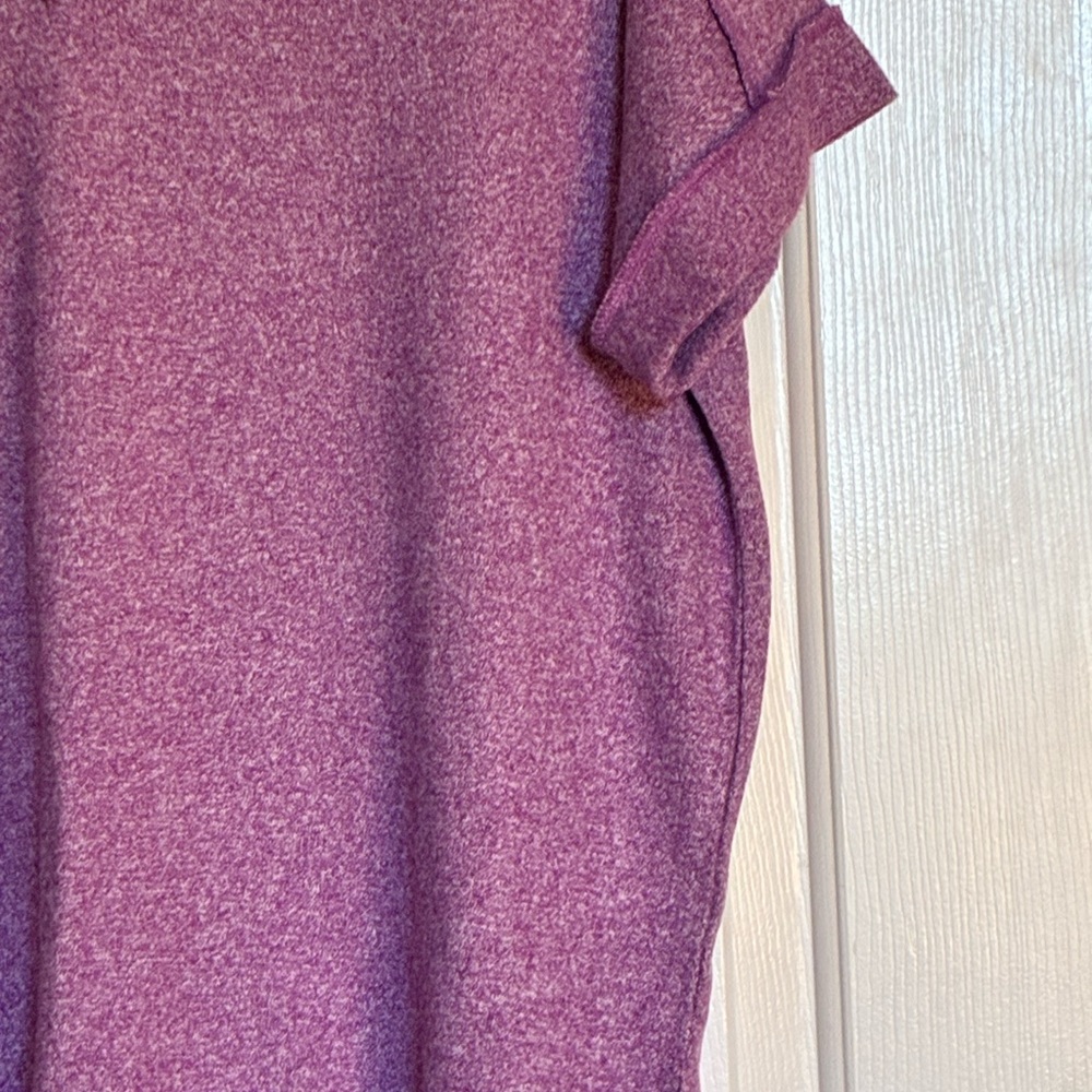 Universal Thread Heathered Purple V-Neck Tee - Picture 3 of 8